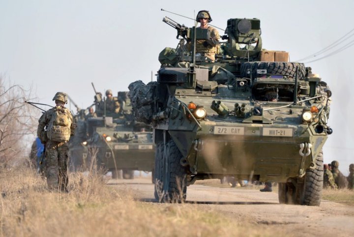 US Army units with the 2nd Cavalry Regiment conduct soldier review exercises on communication elements in Capability Set 21 of the army’s ITN. The ITN technologies in Capability Set 25 will focus mainly on cloud networking, LEO satellite integration, and 5G. (US Army )