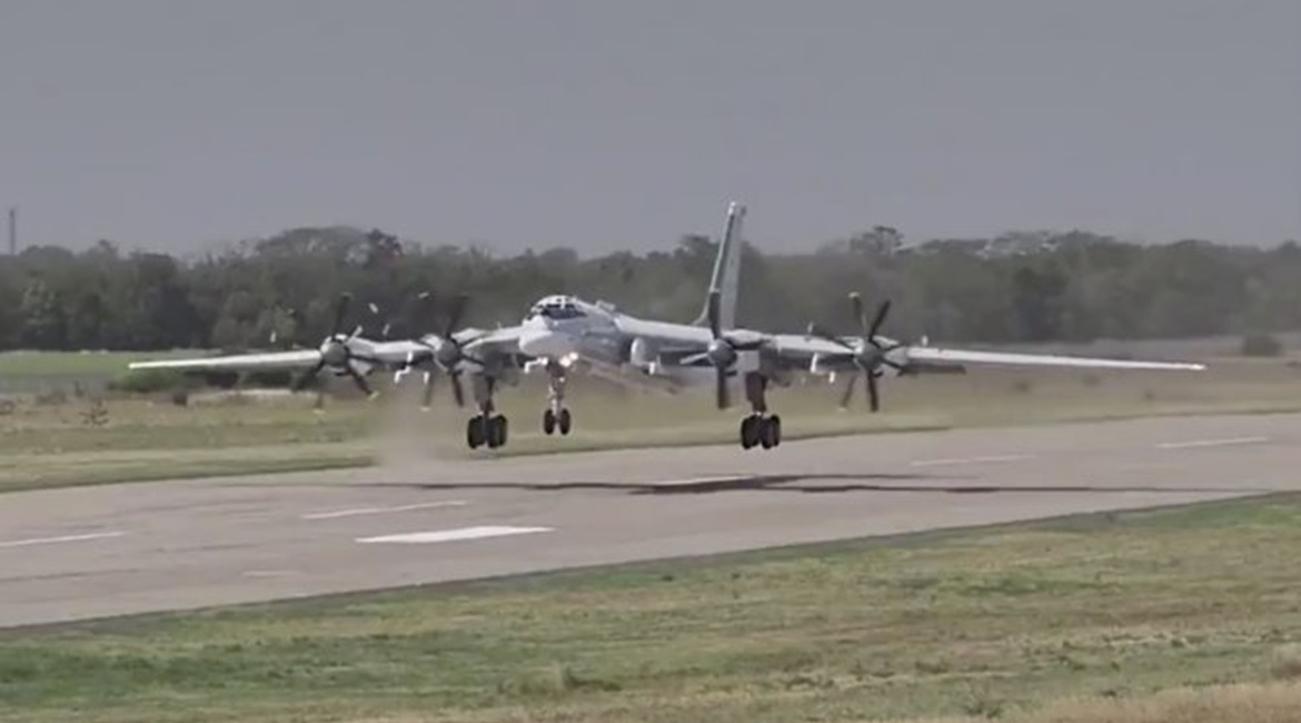 The Tu-95MSM prototype taking off for its first flight on 22 August.