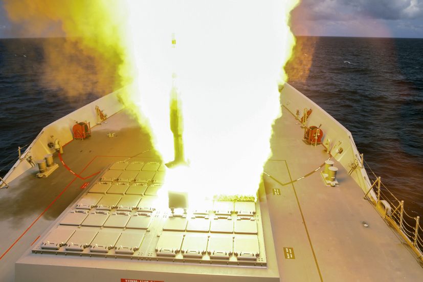 HMAS
Hobart
firing the SM-2 at RIMPAC 2020.
(Commonwealth of Australia)