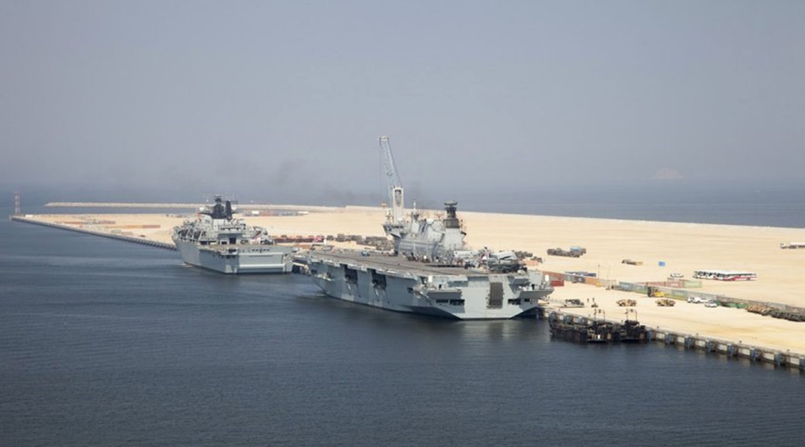 The Royal Navy's HMS 
        
         (now the Brazilian Navy's 
        
        ) and HMS 
        
         in Duqm port to support Exercise 'Omani Cougar' in 2016.