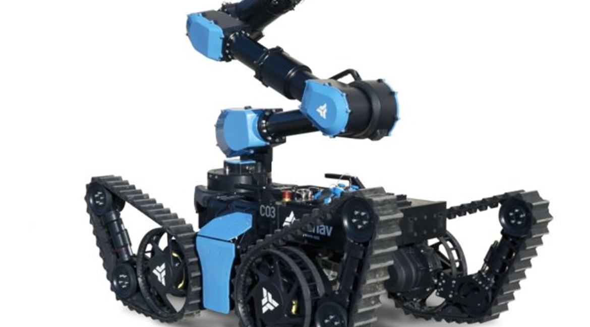 The aunav.NEO UGV can be adapted to terrain features and mission scenarios by adjusting its width.