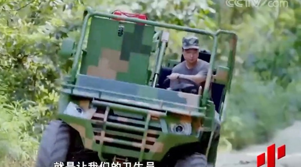 A 4×4 field-ambulance variant of the Lynx CS/VP11 ATV was shown by CCTV undergoing trials with China's Army Medical University.