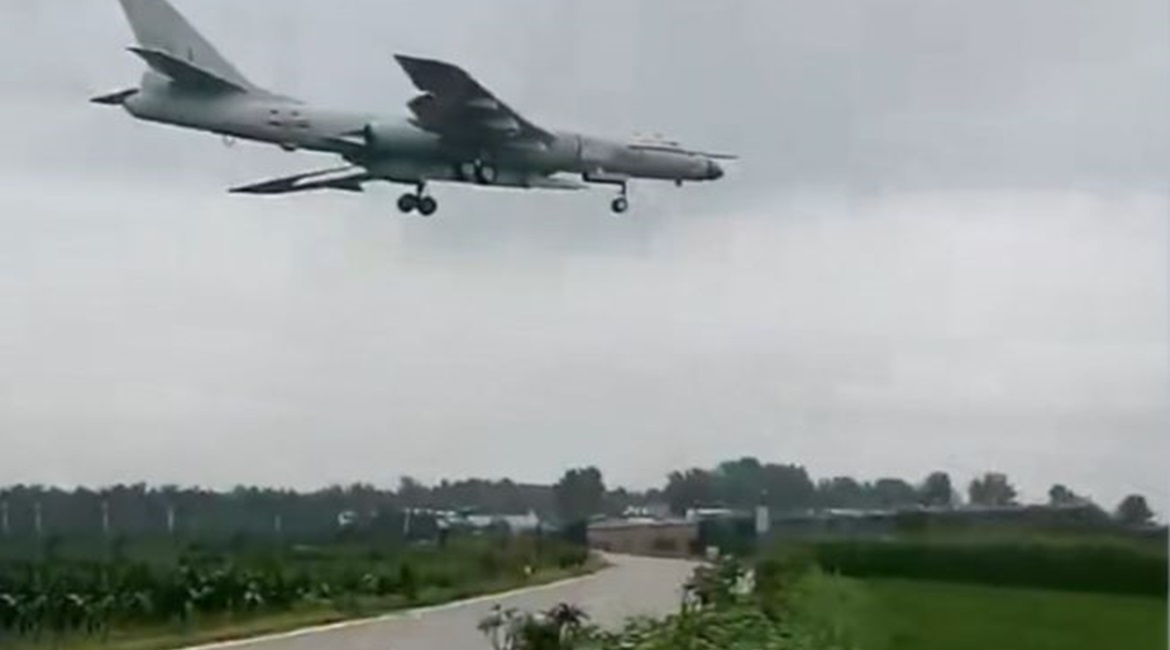 A screengrab from video footage posted on Weibo on 17 October showing a PLAAF H-6N carrying a large missile under its fuselage.