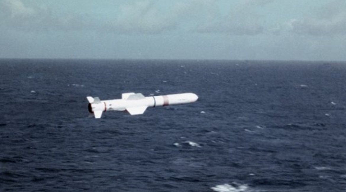 A Harpoon missile in flight. The DSCA announced on 26 October that the US State Department approved a potential USD2.37 billion FMS to Taiwan of up to 100 Boeing HCDSs and up to 400 RGM-84L-4 Harpoon Block II anti-ship missiles along with related equip...