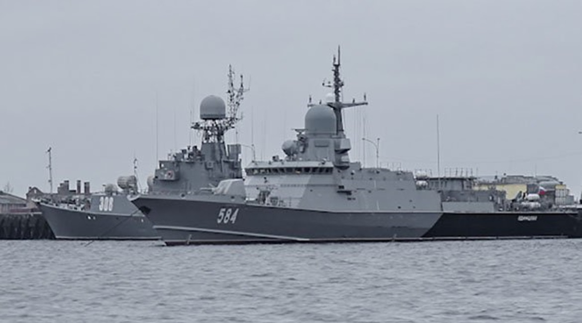The Project 22800 corvette 
        
         (pennant number 584) has test-fired the Pantsir-M naval AAGM.