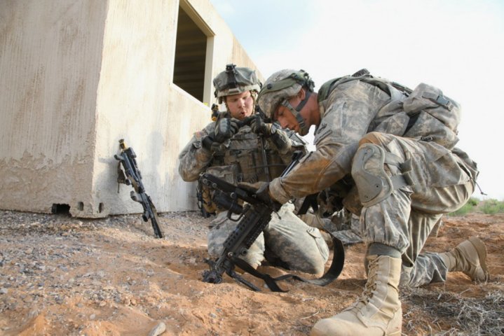 US Army soldiers conduct networked ground operations during field exercises for the Integrated Tactical Network (ITN). (US Army )