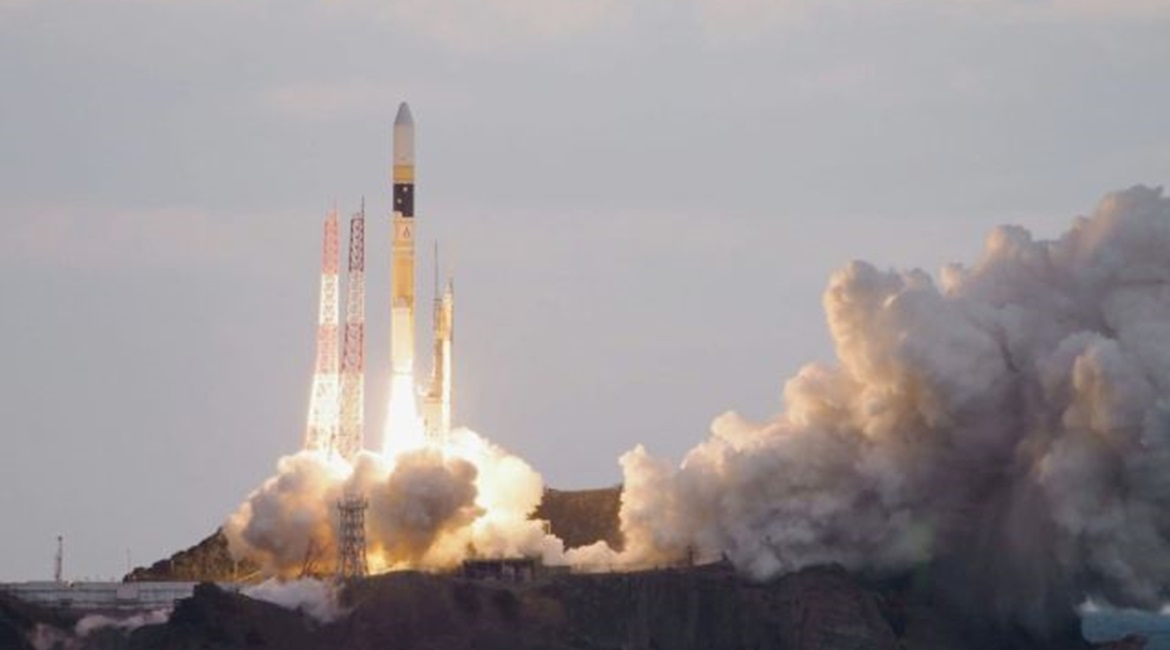 Japan launched on 29 November an H-2A rocket carrying its first optical satellite designed to relay data collected by reconnaissance satellites already in orbit.