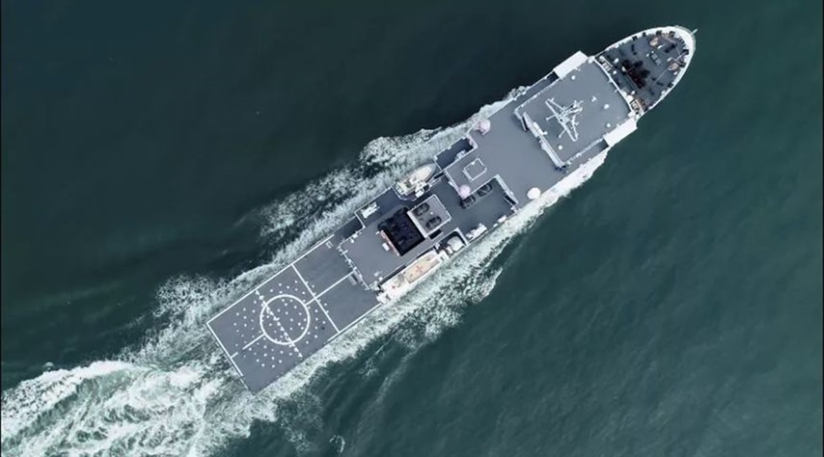 , the PLAN's latest hospital ship, is 109 m long, has a beam of 17 m, and is equipped with a flight deck that is likely to be suitable for operating a Z-8 helicopter.