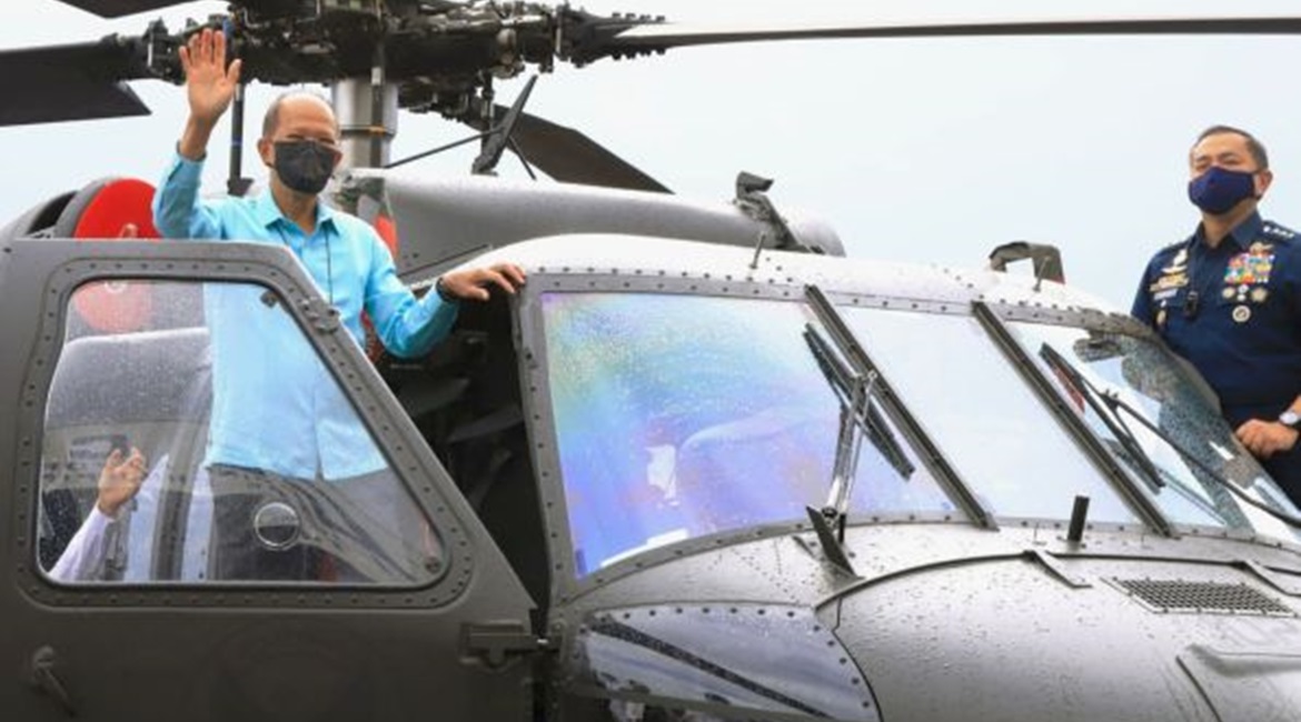 On 10 December the PAF inducted into service the first six of 16 S-70i Black Hawk helicopters ordered in 2019 in a ceremony that was also attended by Secretary of National Defense Delfin Lorenzana (seen here).
