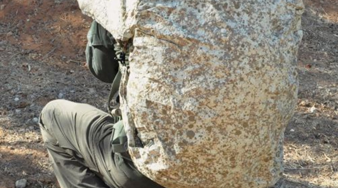 A soldier can wrap the Kit 300 around himself to reduce his thermal signature when on the move.