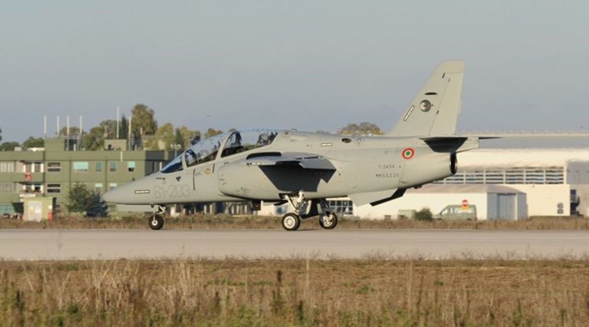 The first two M-345 jet trainer aircraft were delivered to the Italian Air Force on 22 December 2020.