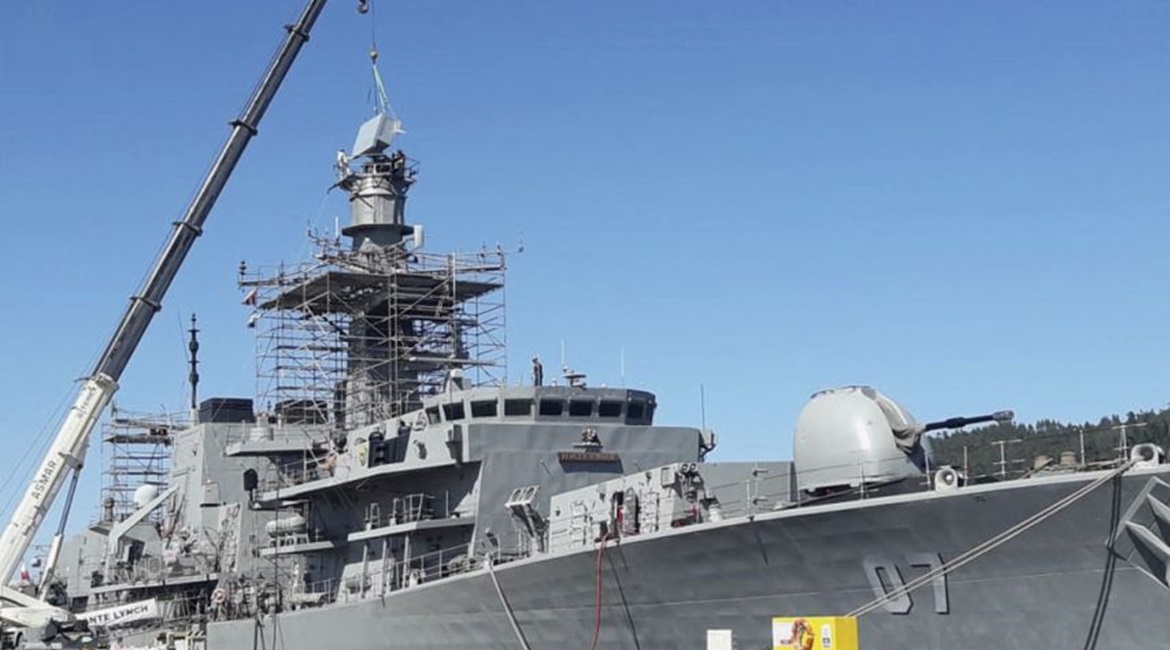 The TRS-4D radar antenna being installed on Almirante Lynch.