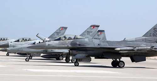 Three of the Bahraini aircraft and a US Air Force F-16 that participated in a joint exercise held on 6-10 December.
