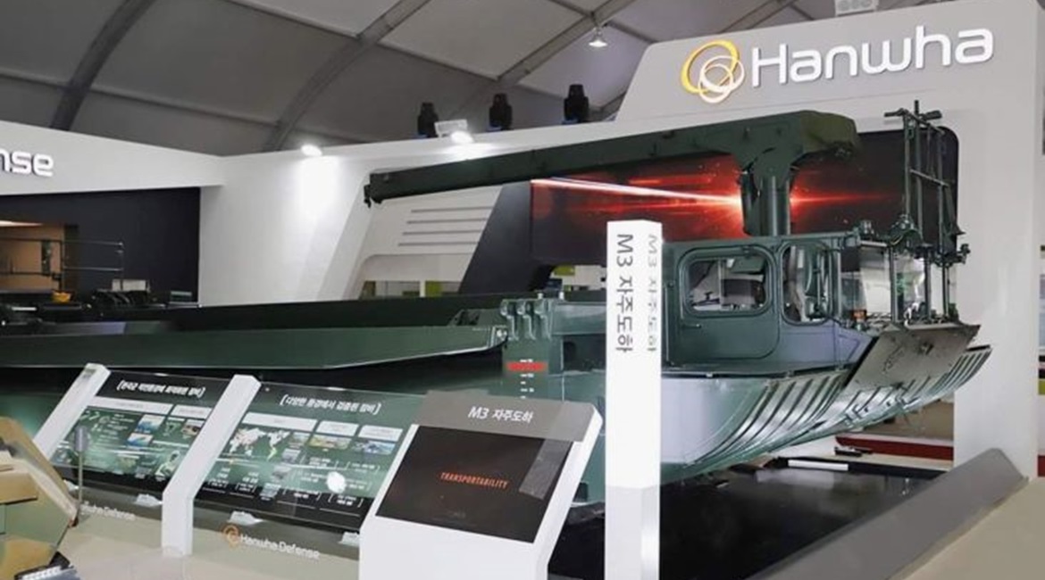 An M3 amphibious rig displayed by Hanwha Defense during the Seoul International Aerospace & Defense Exhibition 2019 (ADEX 2019). In early January 2020, South Korea's DAPA formally selected a localised version of the M3 to meet the RoKA's requirement fo...