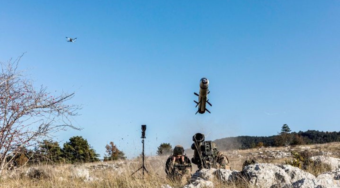 The LYNKEUS Dismounted operational configuration: MMP fired in lock-on-after-launch mode for representative beyond-line-of sight (BLOS) engagement, with target designation provided by a Novadem NX70 drone linked via radio to the MMP firing station.