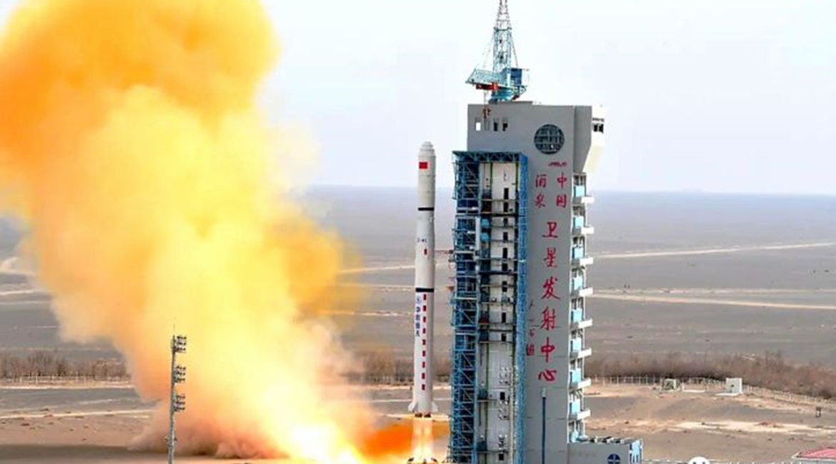 On 13 March China launched into space the fourth group of three Yaogan-31 remote-sensing satellites aboard a Long March 4C rocket that took off from the Jiuquan Satellite Launch Centre.