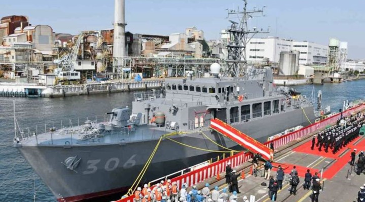 The JMSDF commissioned 
        
        , its third Awaji-class MCMV, in a ceremony held on 16 March in Yokohama City, Kanagawa Prefecture.