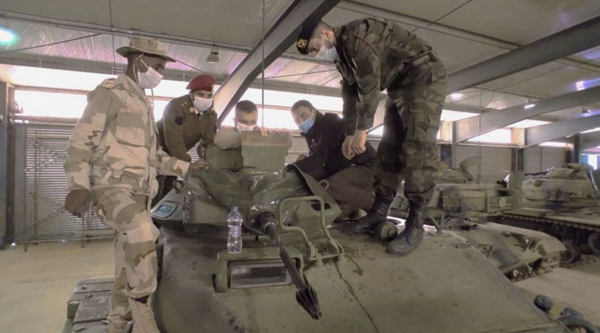 Libyans are trained on an M60A1 at an unidentified location.