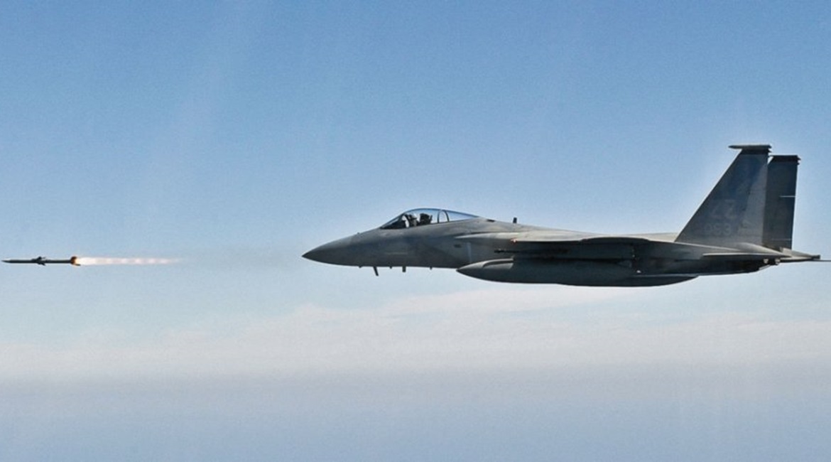 An illustrative image of an F-15C firing an AIM-120 AMRAAM. No image of the claimed world's longest shot has been released, and neither has the USAF said how long the shot actually was.