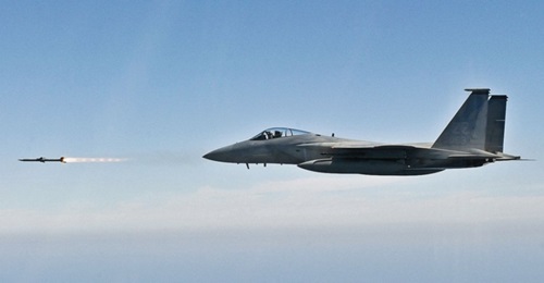 An illustrative image of an F-15C firing an AIM-120 AMRAAM. No image of the claimed world's longest shot has been released, and neither has the USAF said how long the shot actually was.