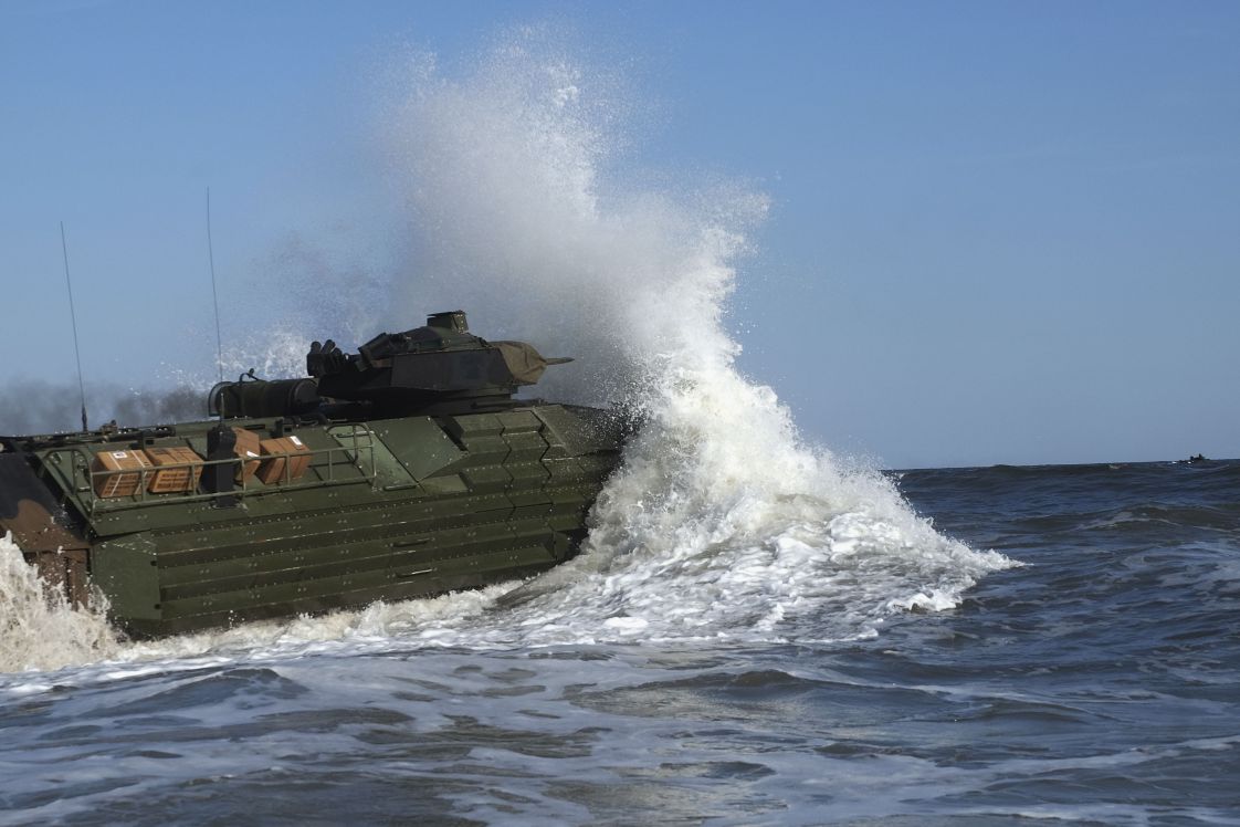 An AAV7 amphibious assault vehicle with the 24th Marine Expeditionary Unit enters the water at Camp Lejeune on 3 October 2018 to embark on USS
New York
(LPD 21) in preparation for Exercise ‘Trident Juncture 2018’.
(USMC/Gunnery Sgt R Durham)