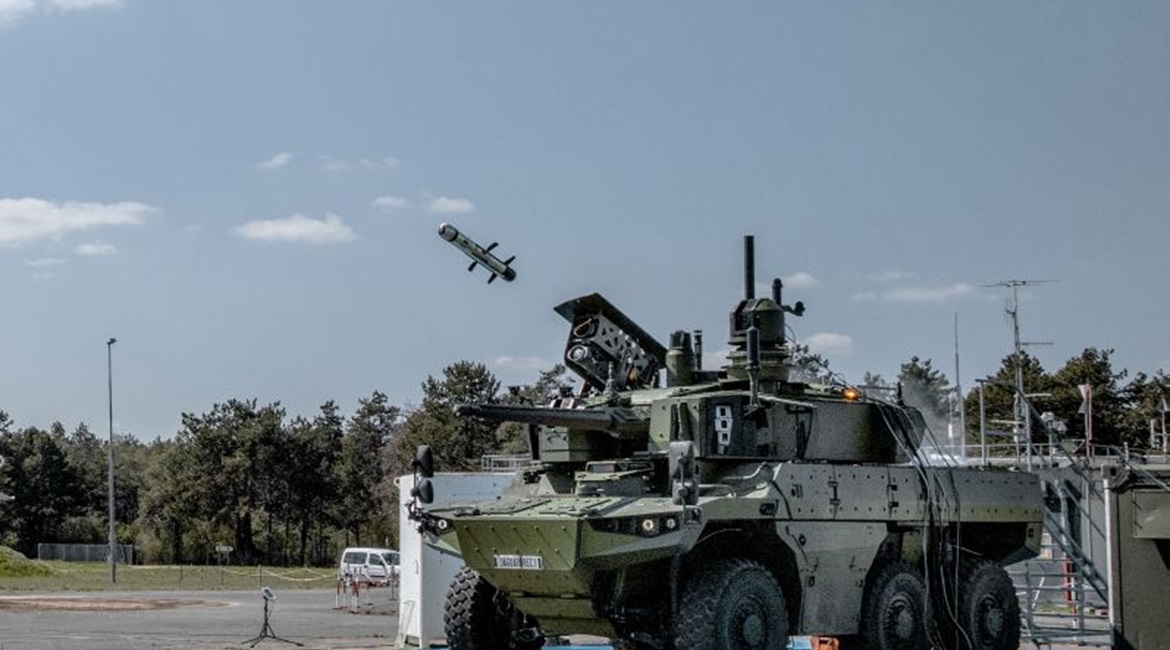 An MMP medium-range land combat missile is launched from the Jaguar two-person turret in the first firing of the weapon system from the Jaguar EBRC platform at the DGA Techniques Terrestres Test Centre in Bourges on 14 April.